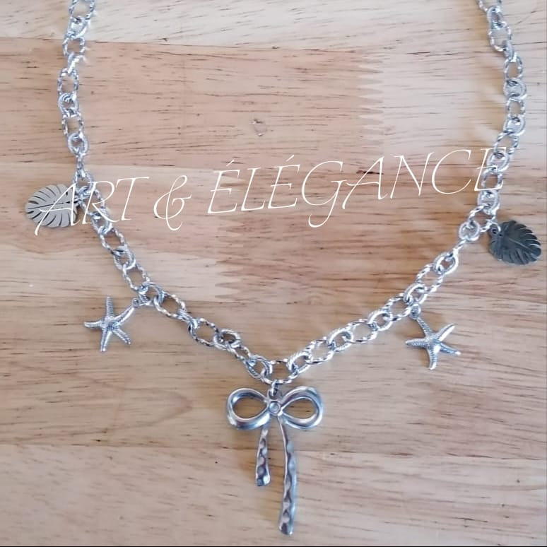 🌿 Lisa aux pendentifs symboliques