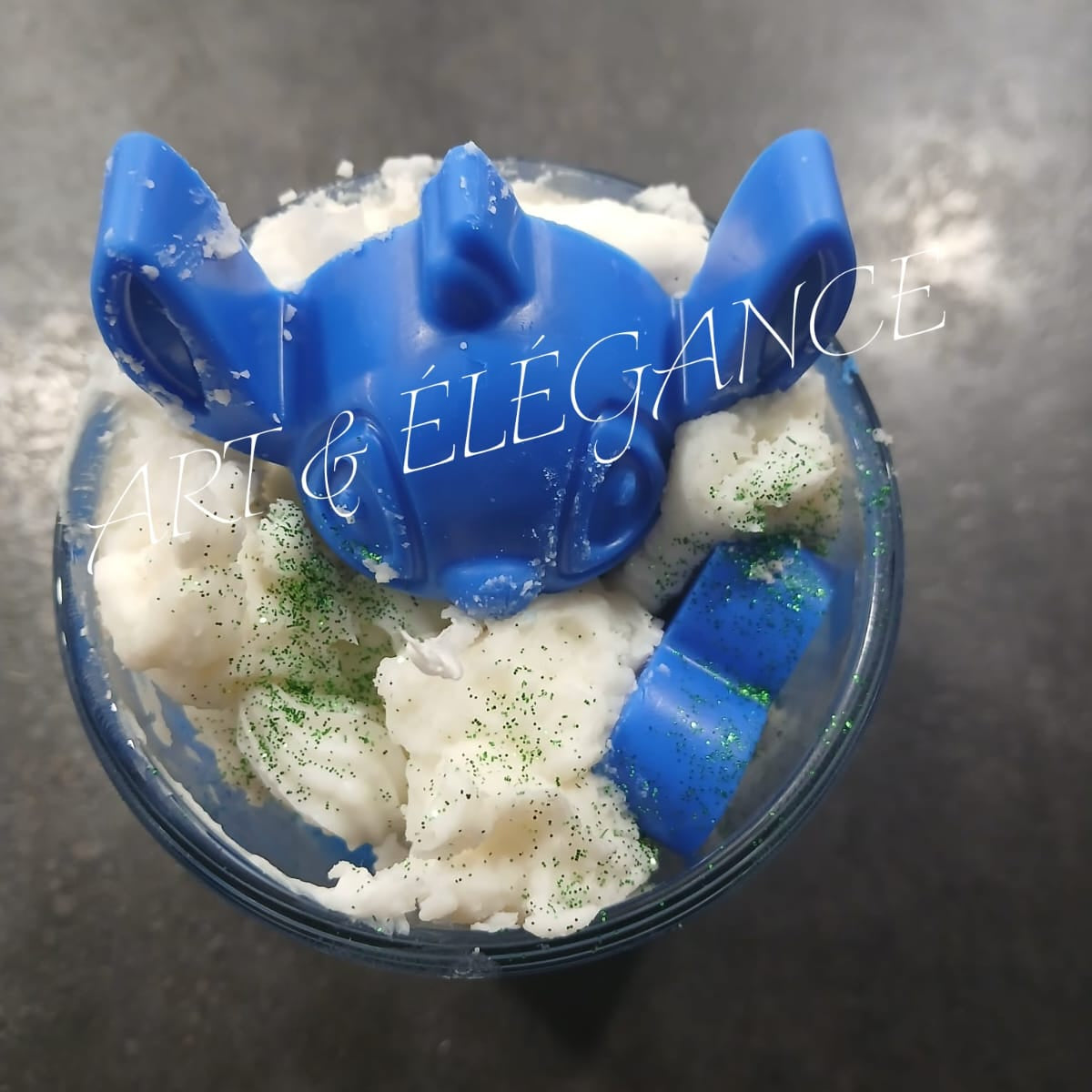 đŻïž Bougie FouettĂ©e Artisanale âStitch & OrchidĂ©e Noireâ â 550g