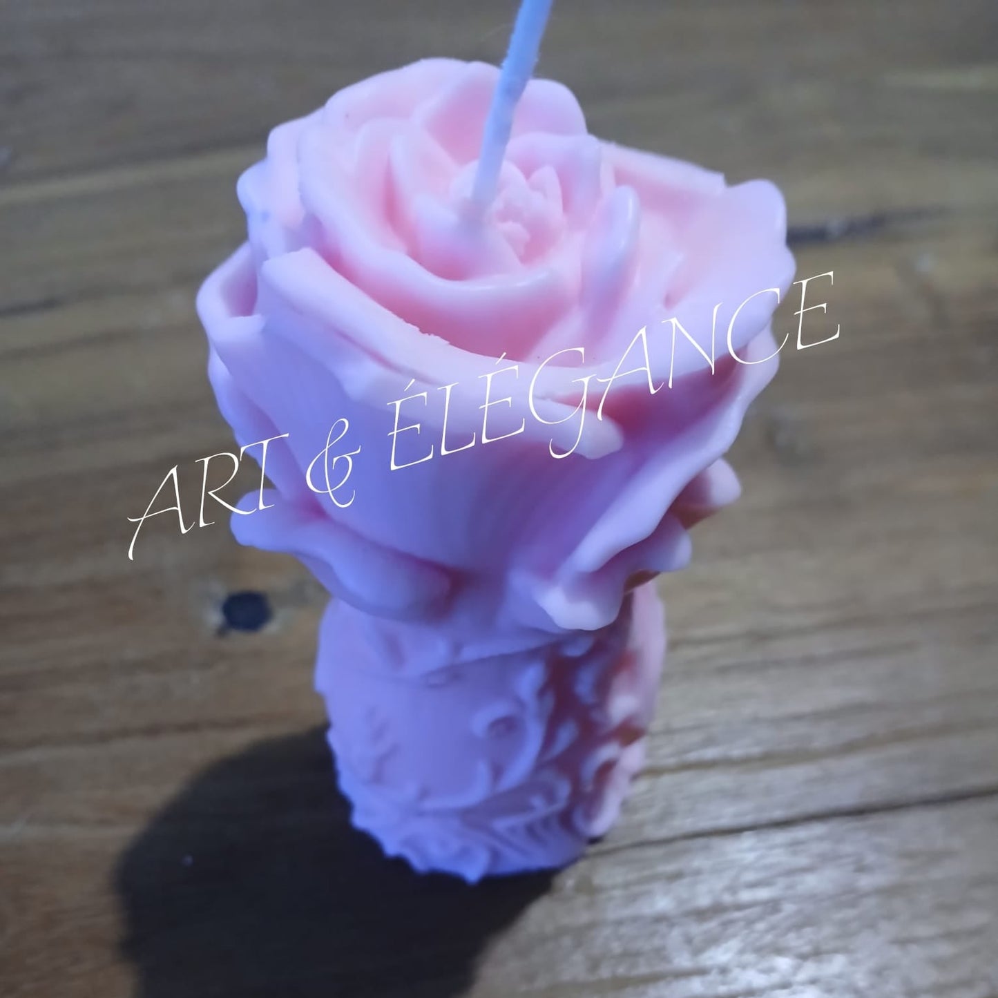 🌹 Bougie artisanale en forme de rose – Senteur Fleur de Lotus 🌸