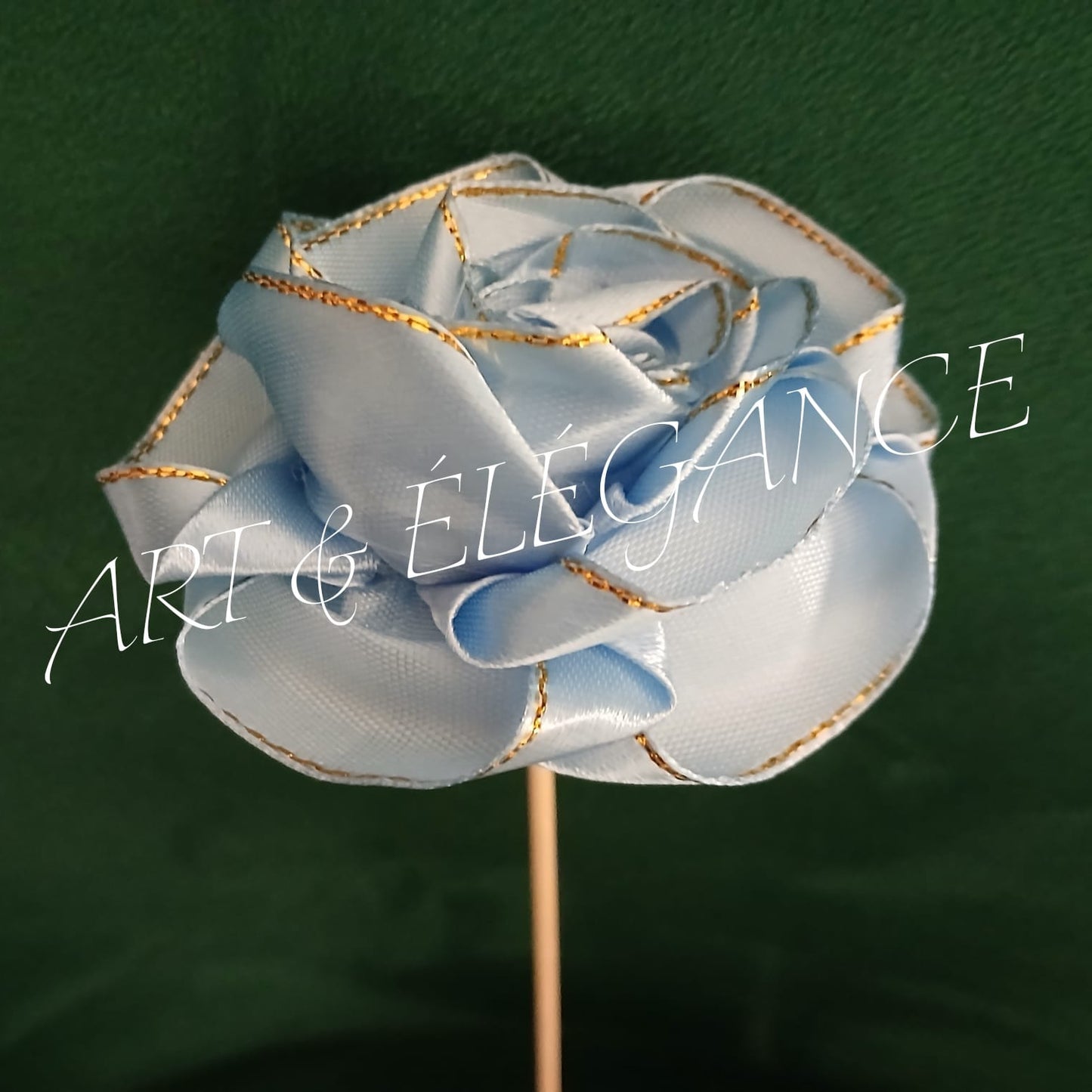 Rose satin artisanale bleue