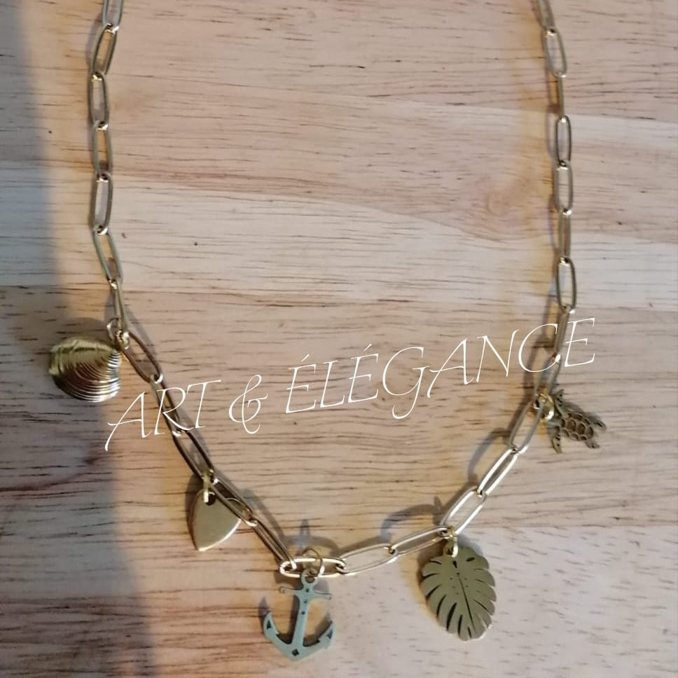 ✨ Andrea aux pendentifs marins et naturels