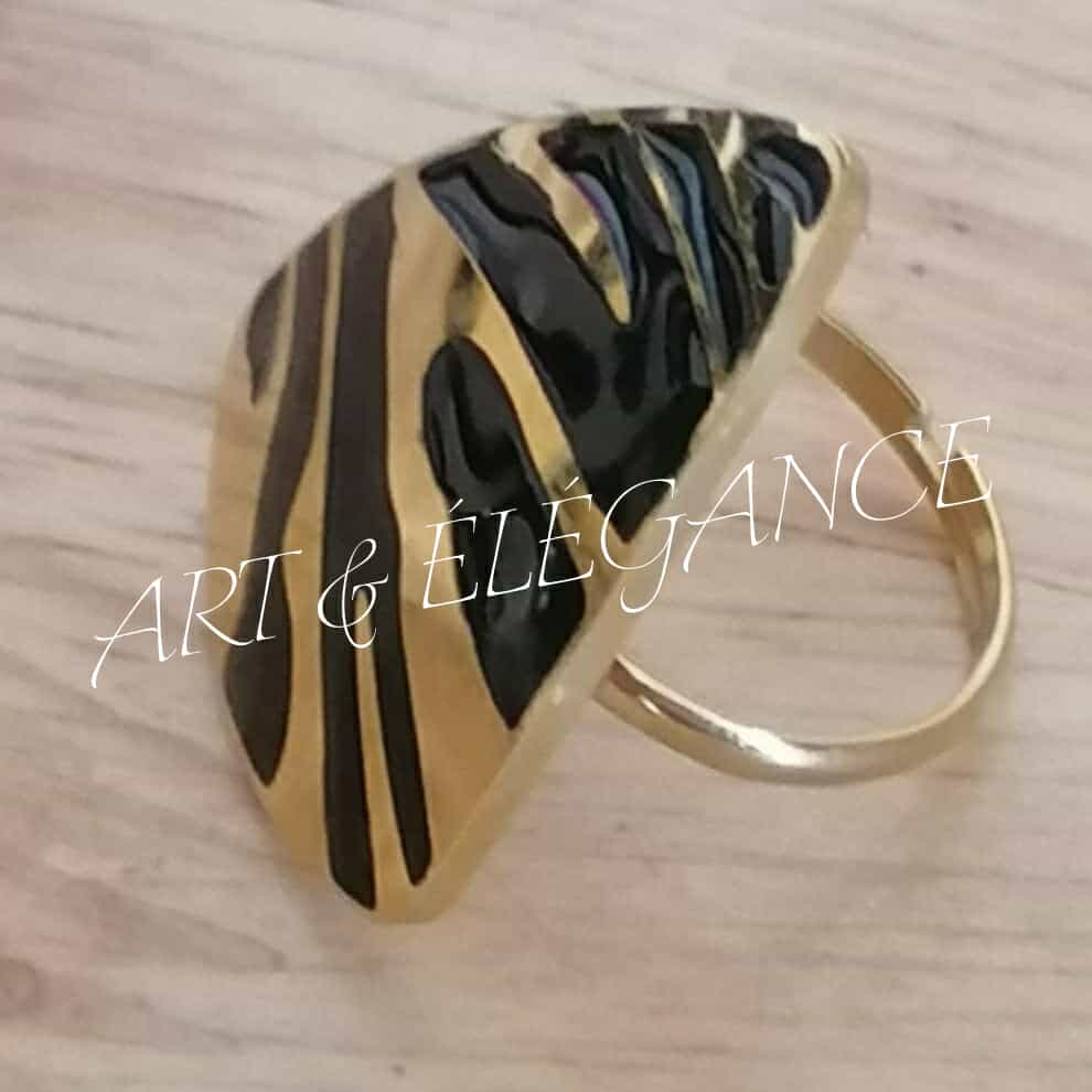 🔺 Solange Triangle Doré à Zébrures Noires 🔺