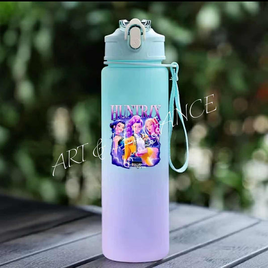 ✨ Gourde K-Pop Demon Hunters – Modèle Huntrix (Édition Non Officielle – 750 ml) ✨