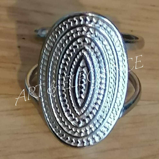 💍 Inès Élégance intemporelle au creux de votre main