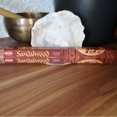 🌿 Encens Santal – Bienfaits & Spiritualité 🌿