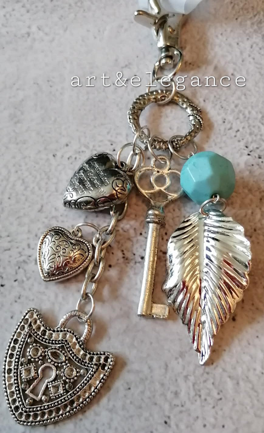 Porte cle perle bleue