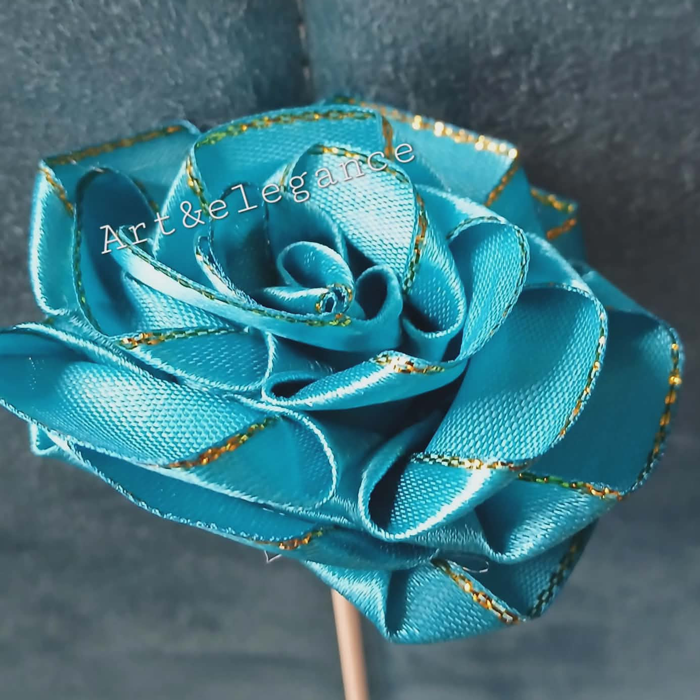 Rose en satin fait main