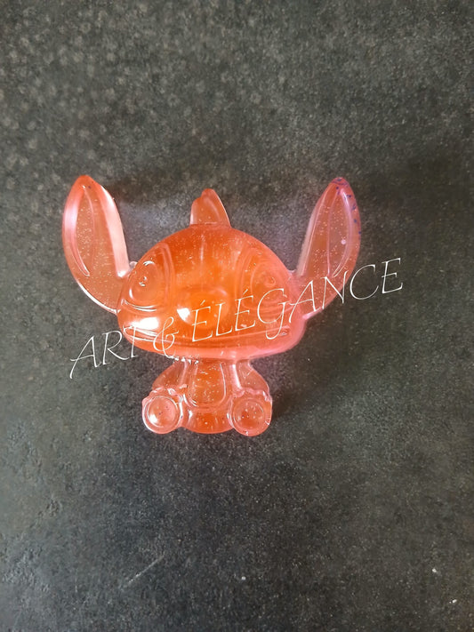 Stitch en résine rose