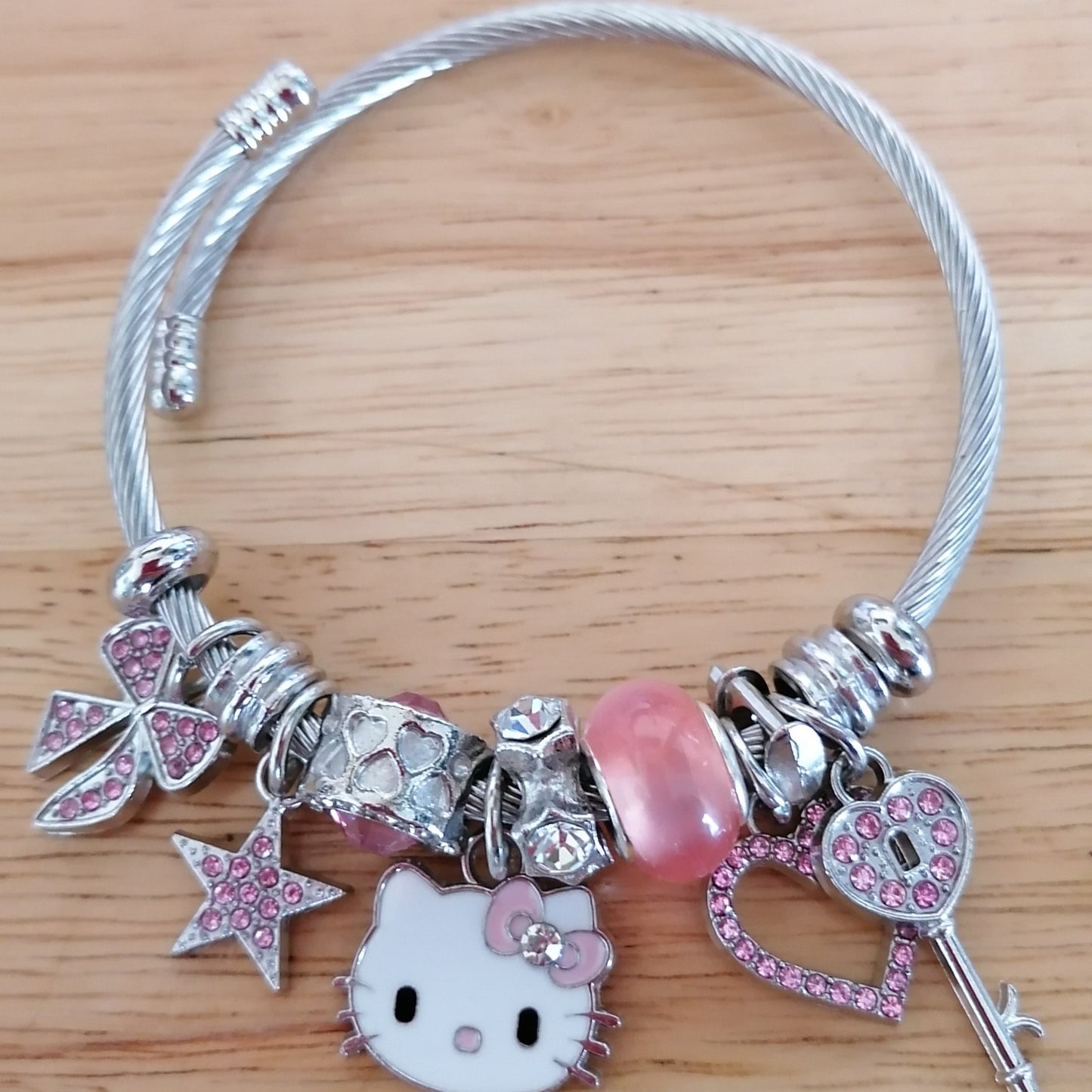 ✨ Jonc Hello Kitty en acier inoxydable – Argent & Rose avec Diamants Rose ✨