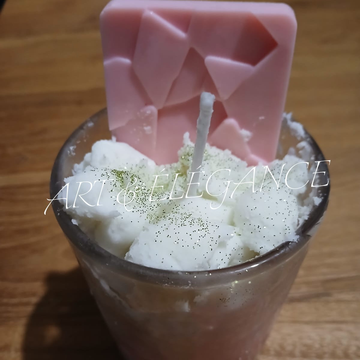 ✨ Bougies & Fondants Artisanaux – L’Art du Parfum à la Française ✨