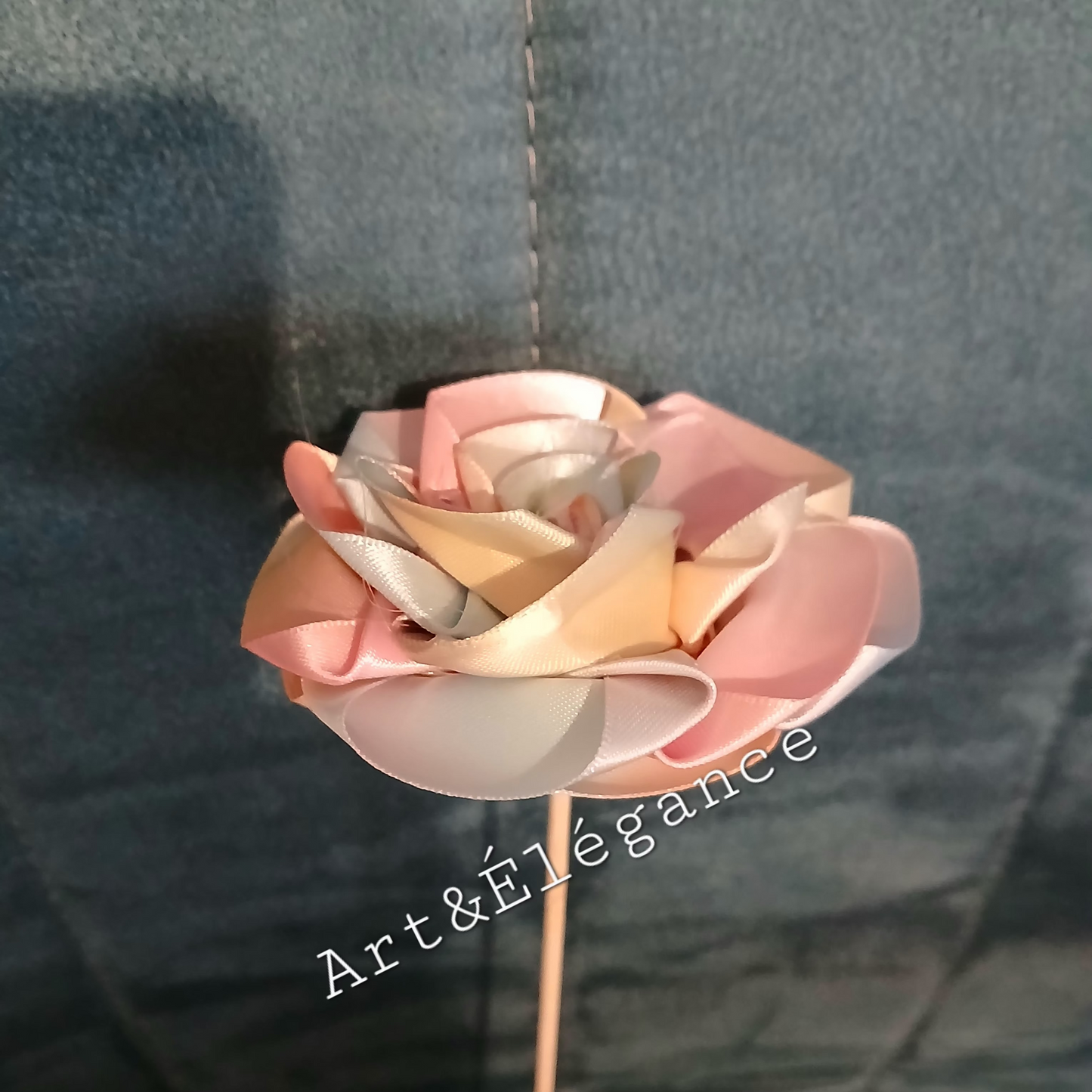 Rose satin faite main tricolore