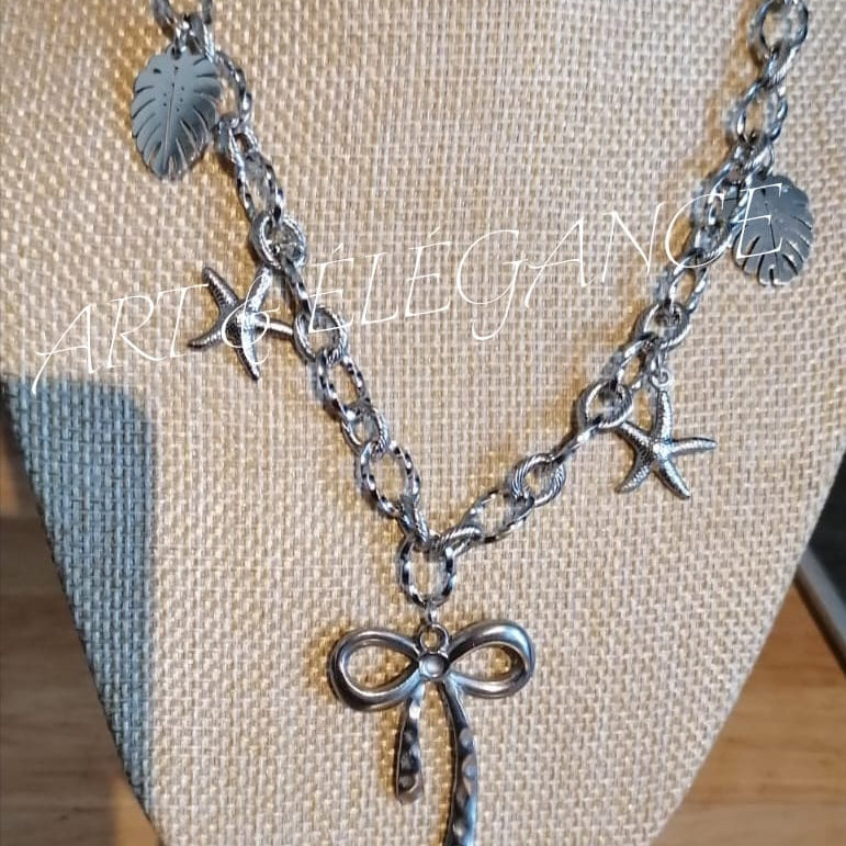 🌿 Lisa aux pendentifs symboliques