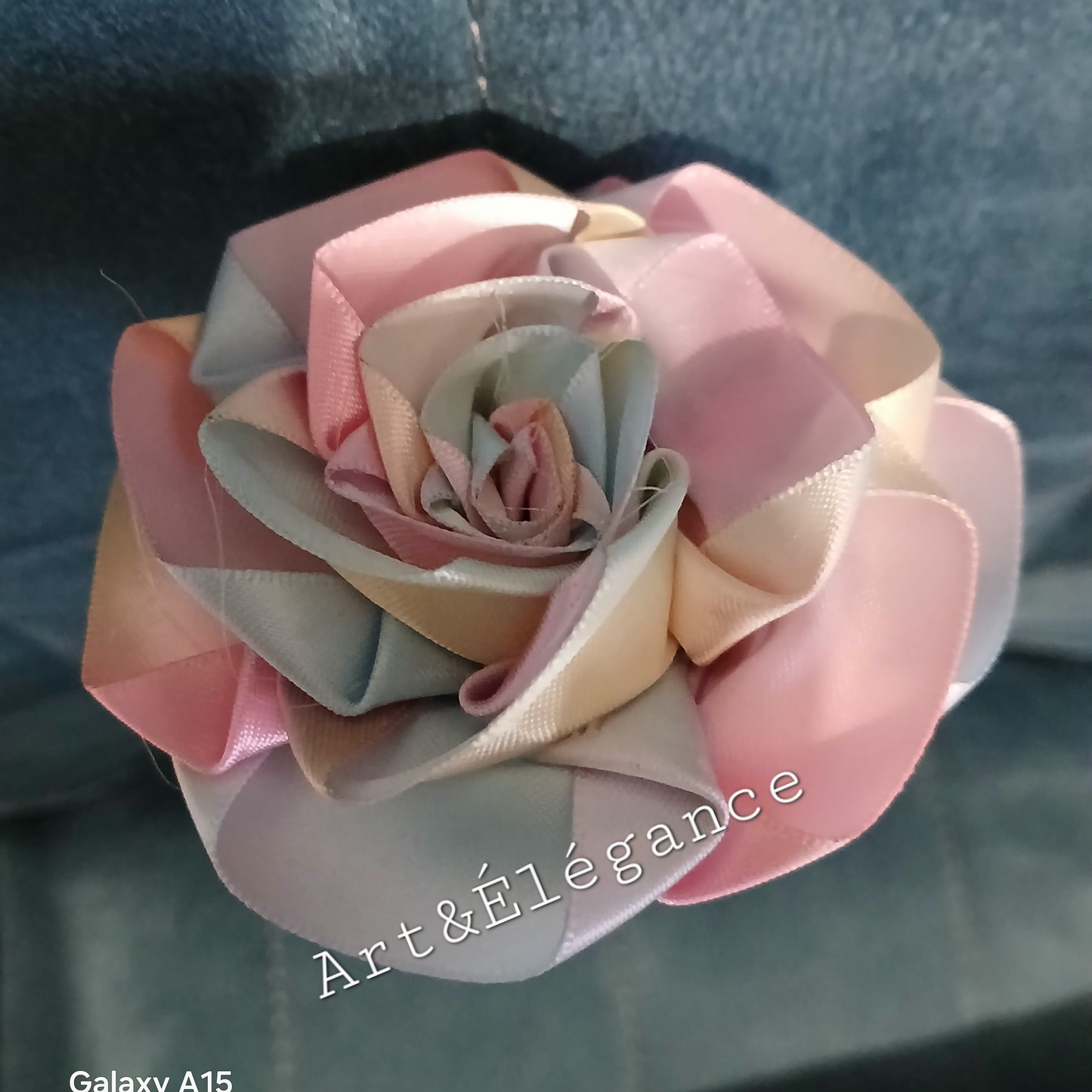 Rose satin faite main tricolore