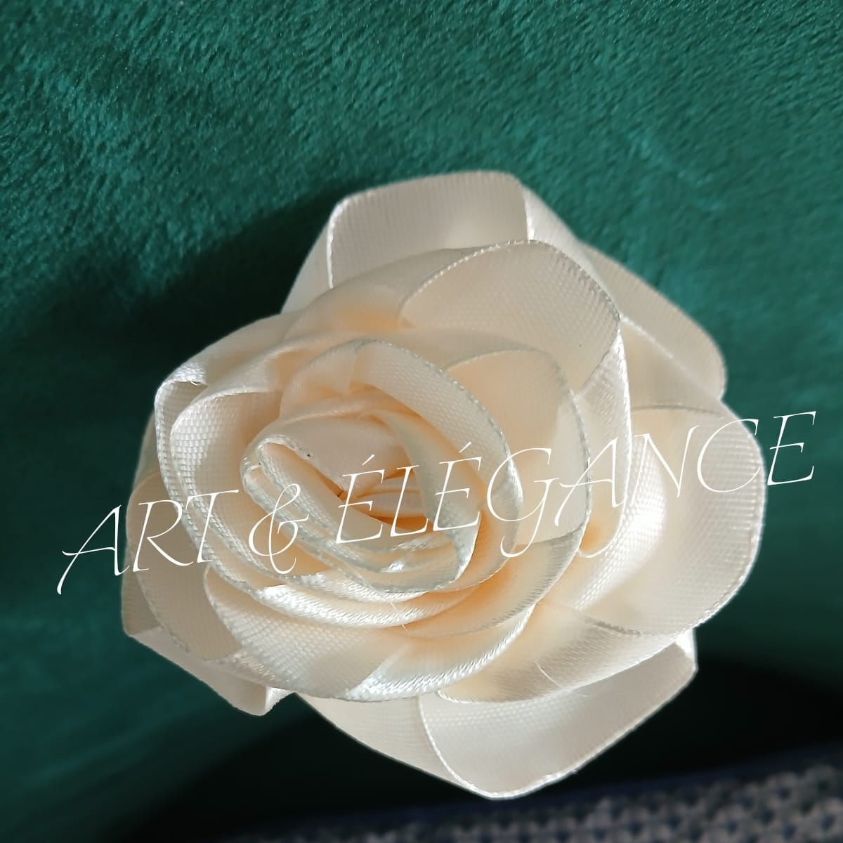 Rose satin couleur blanche