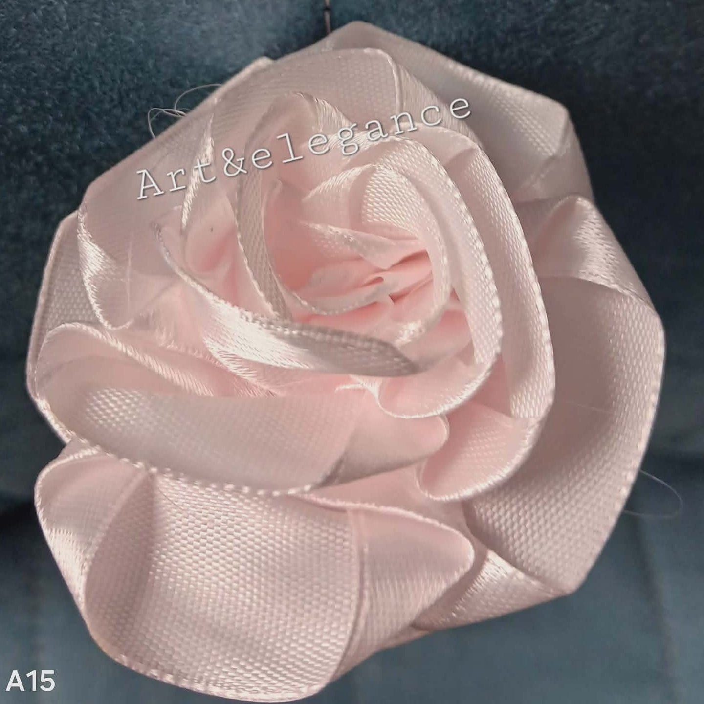 Rose en satin fait main