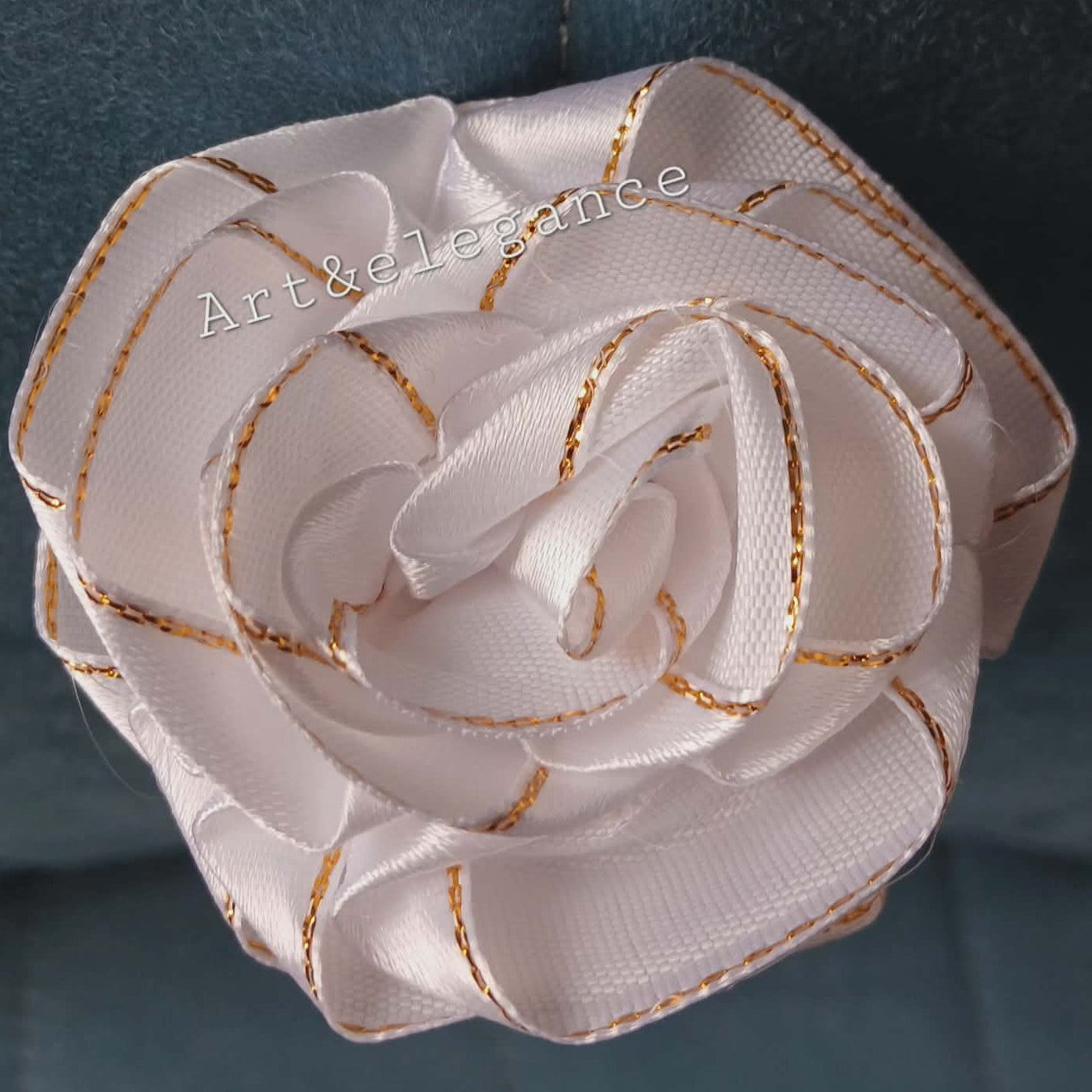 Rose en satin fait main