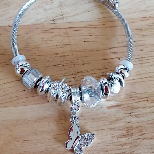 🦋 Jonc en acier inoxydable argenté avec charms et papillon 🦋