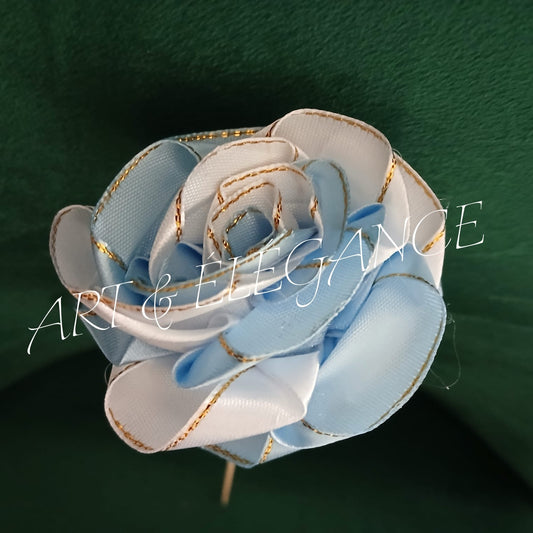 Rose Artisanale en satin bleue et blanche